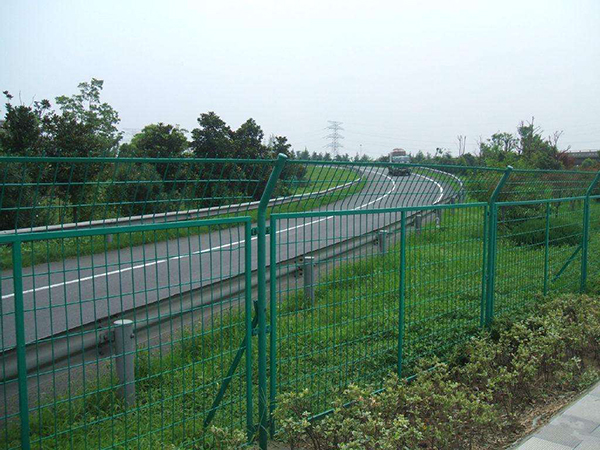 公路护栏网图片4