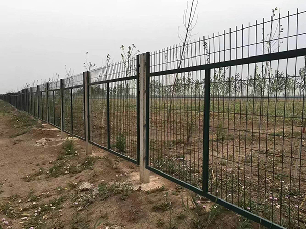 铁路防护栅栏