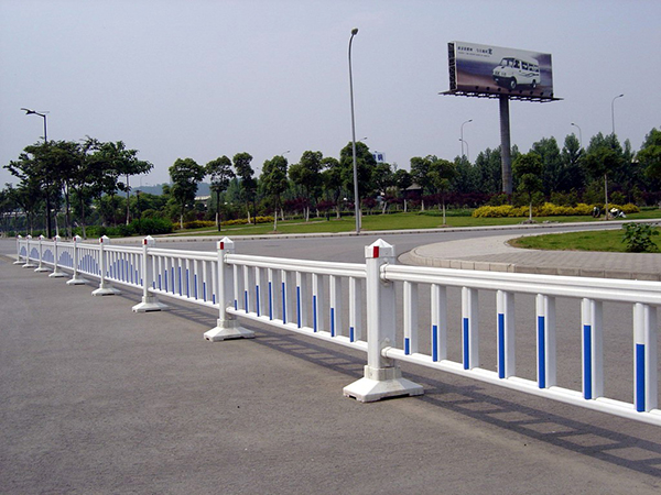 公路护栏